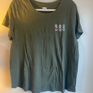 Old navy crew shirt pineapple with sunglasses
